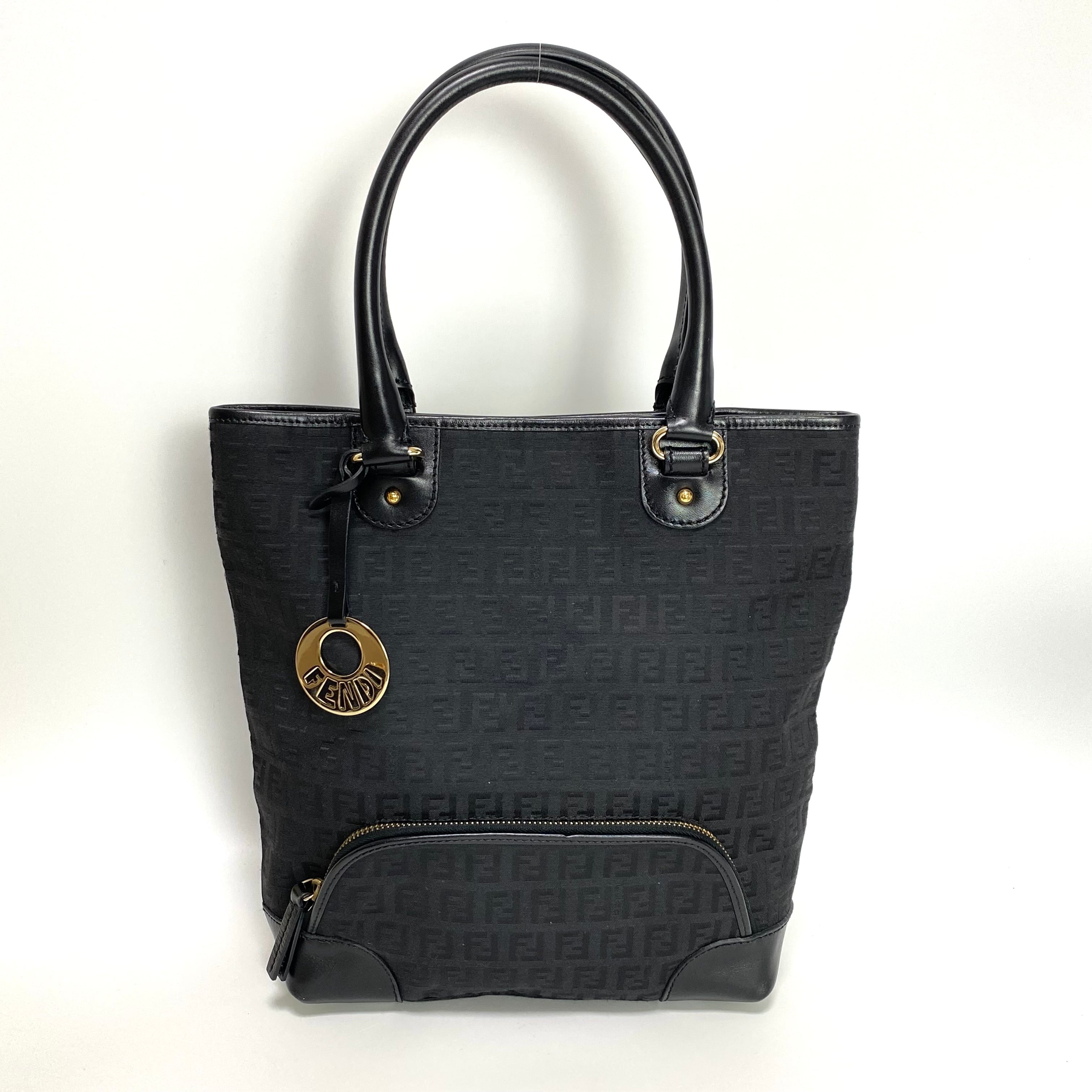 【美品】FENDI トートバッグ ハンドバッグ ズッキーノ A4収納可能 美品】FENDI ズッキーノ トート ハンドバッグ キャンバス ズッカ柄