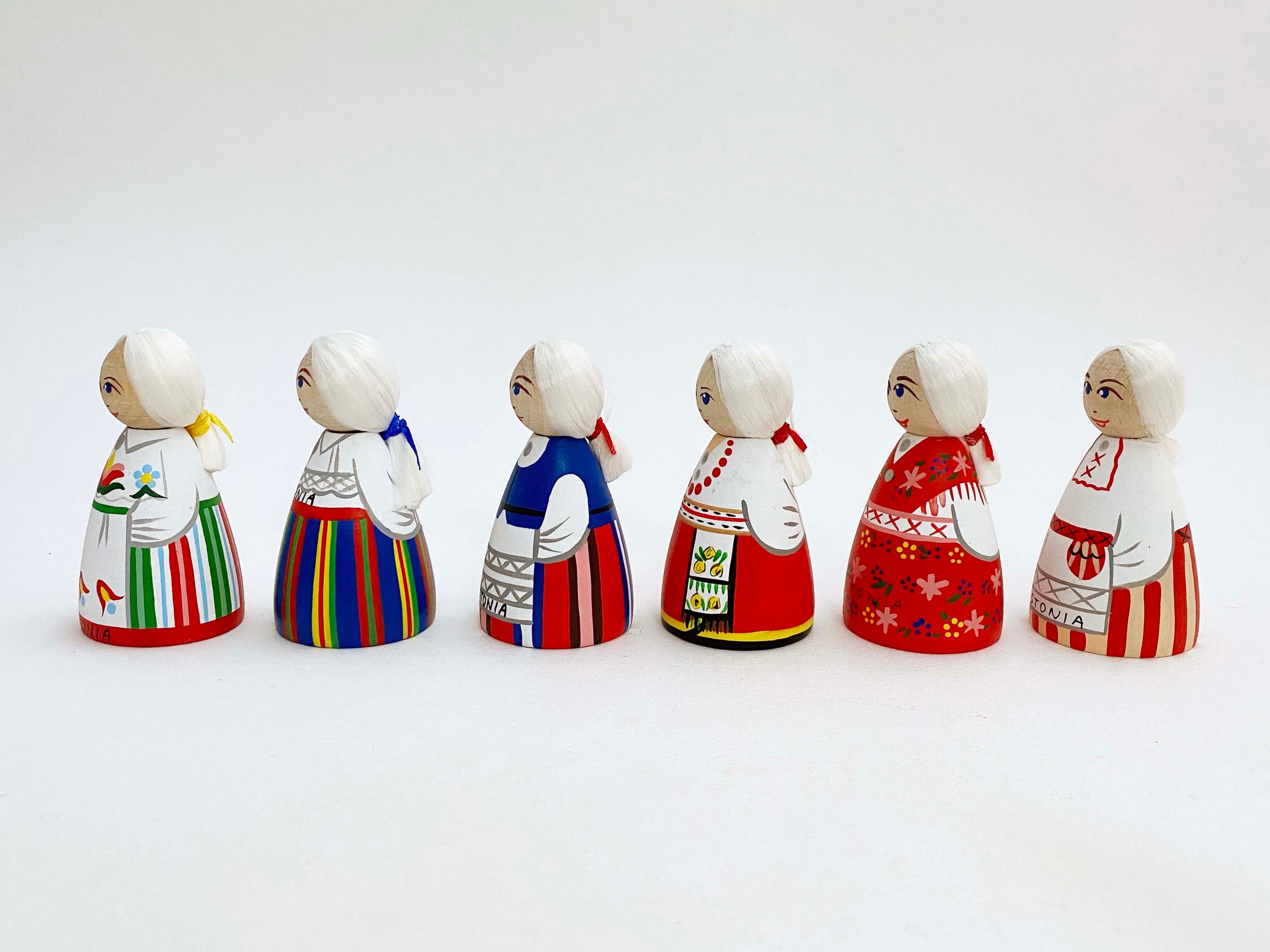 エストニアの民族こけし（女の子8cm）