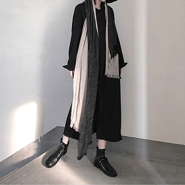 Monochrome fringe crinkle shawl C0126