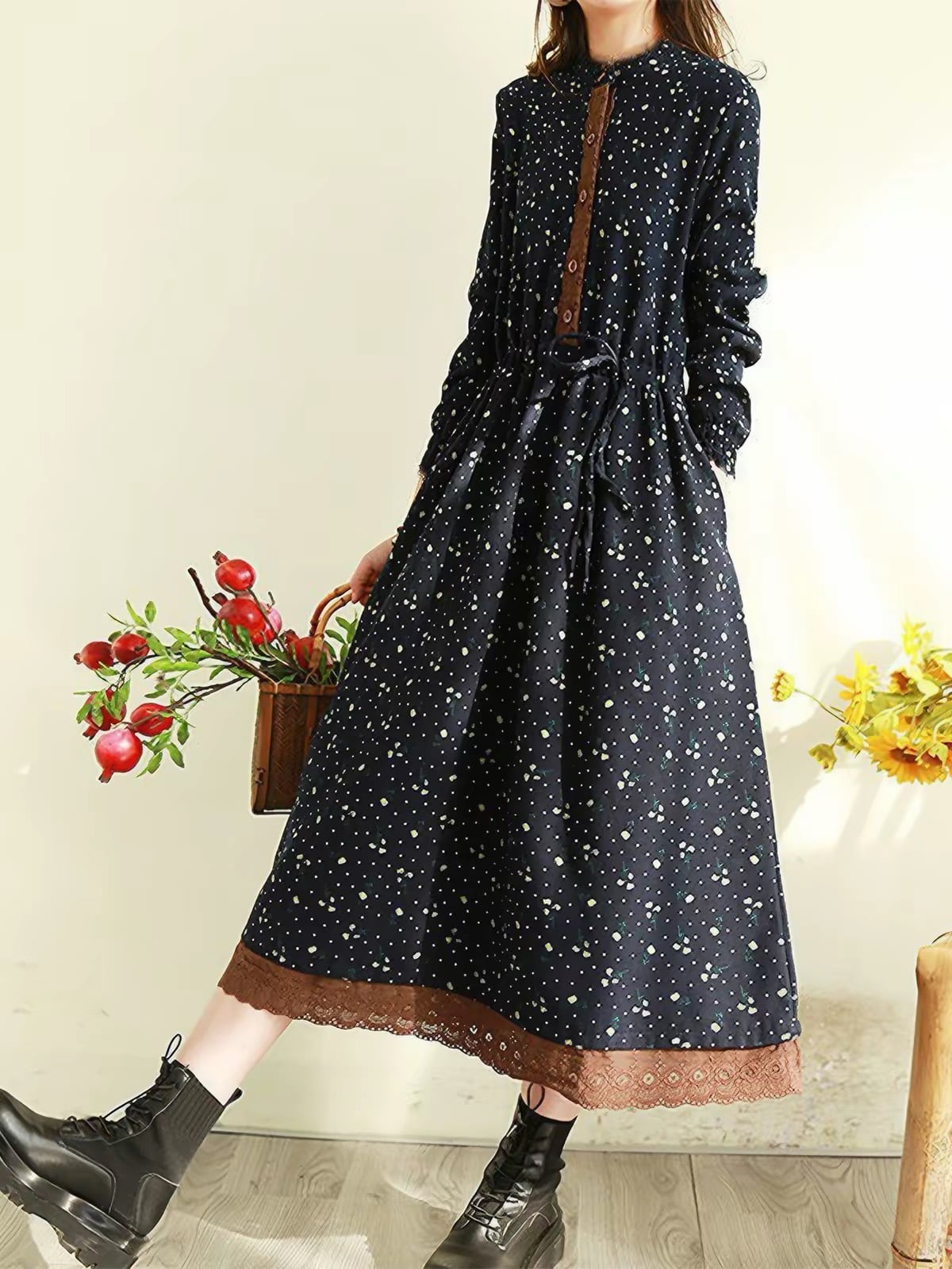 留袖リメイク　美品　花柄 長袖ロングワンピース　ウエストリボン紐付 小花柄 ロングワンピース レトロ 切替レース ウエストリボン 長袖