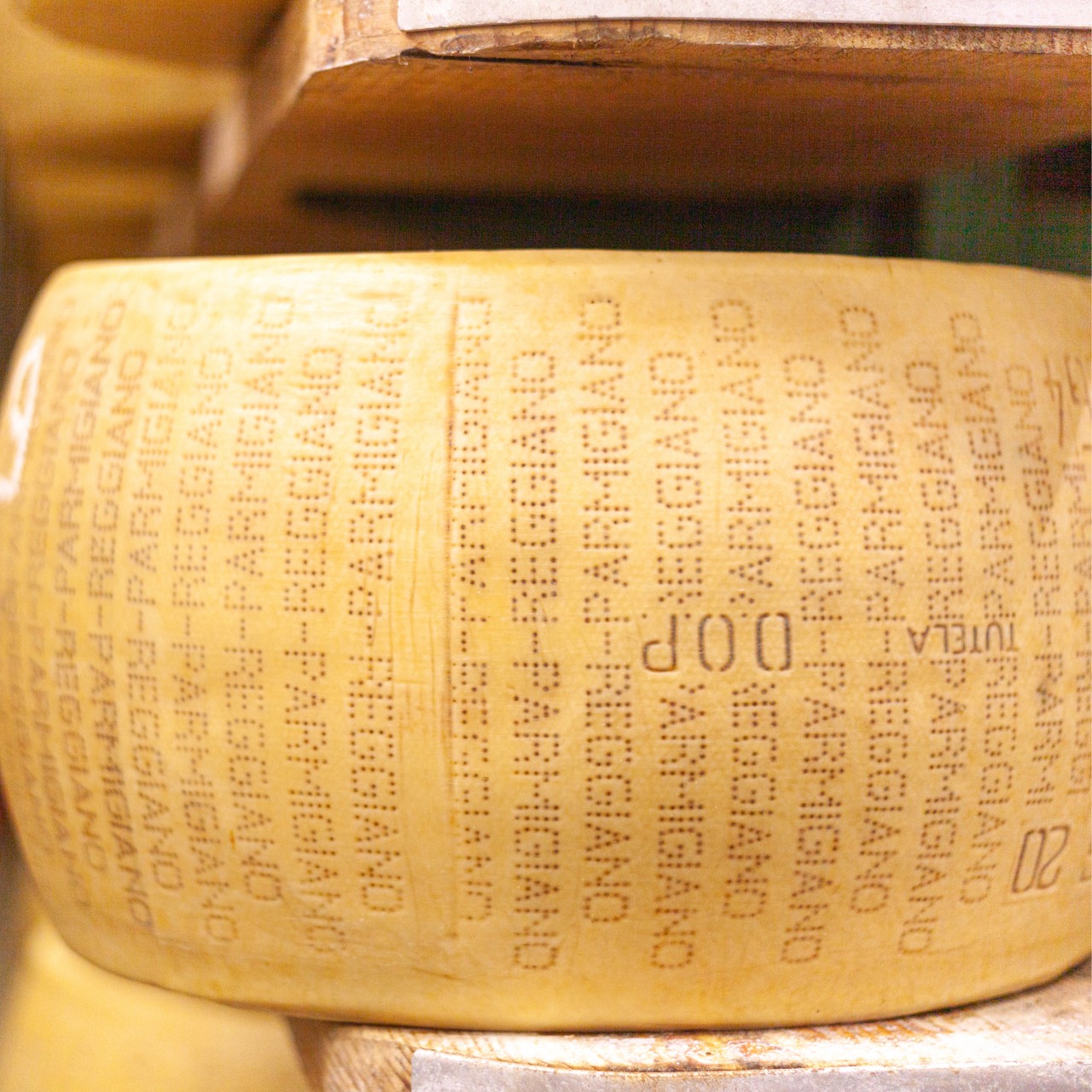 パルミジャーノ・レッジャーノ DOP 24ヶ月熟成 削りたて粉チーズ 300g｜無添加・ セルロース不使用 ・グラスフェッド Parmigiano Reggiano DOP 24-Month Aged Freshly Grated Cheese | Additive-Free ,Cellulose-free ,Grassfed  300g