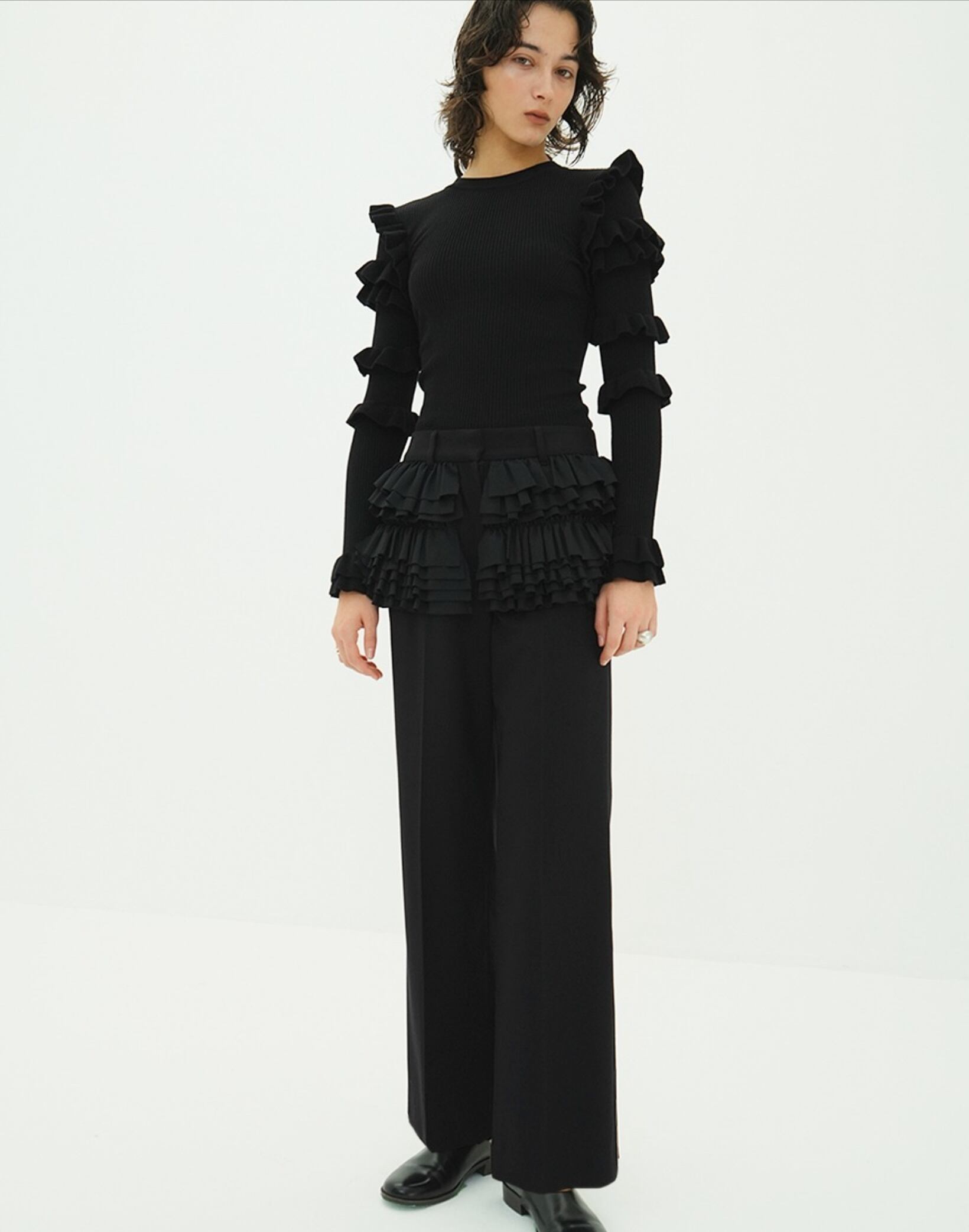 CLANE FRILLED SLACKS BLACK | FLICKA ASHIYA
