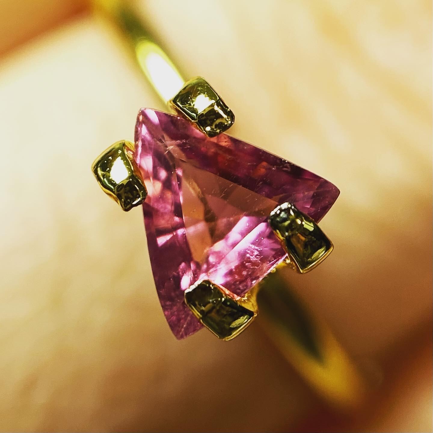 ポップなトリリアントピンクトルマリン