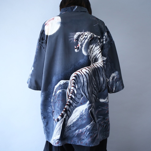 "白虎×月夜" dynamic graphic pattern over silhouette h/s shirt