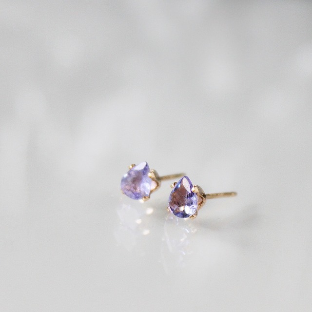 Blue rose タンザナイトの花びらピアス｜5×4mm 14Kgf｜12月誕生石