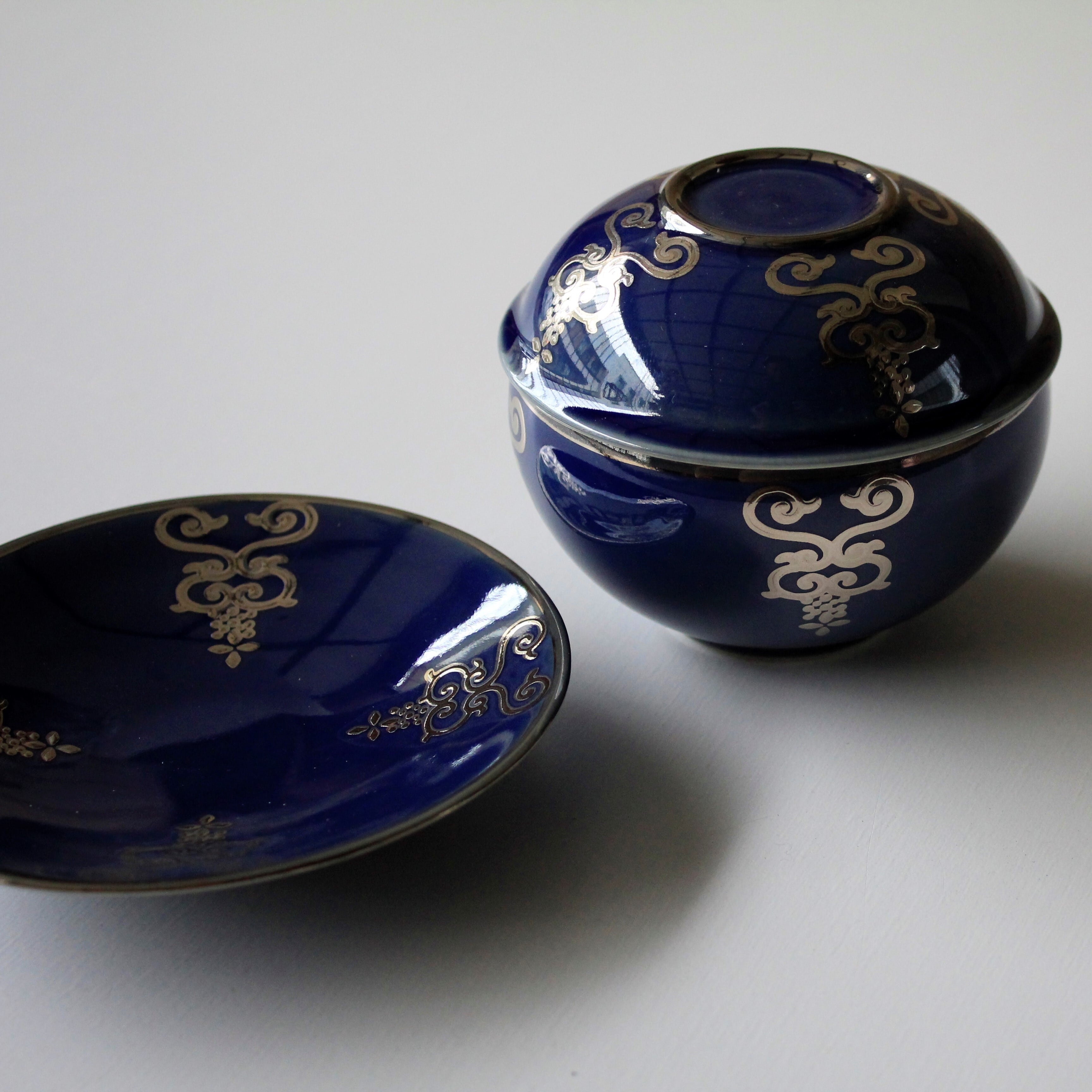 有田焼 プラチナ瓔珞紋ボンボニエール 台皿付 瑠璃 | 芦屋貴兆陶家