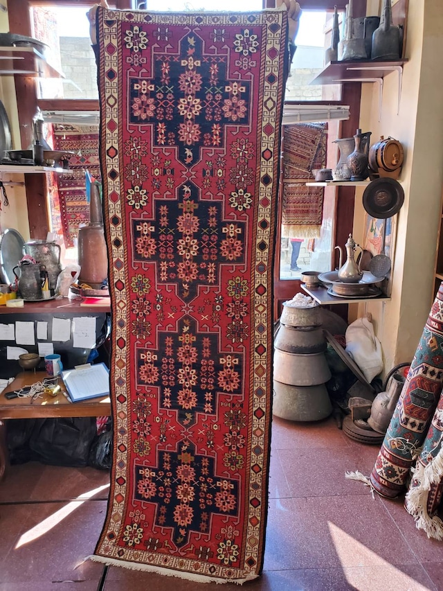 絨毯クエスト39【No.6】ヴァルニ ウール ※現在、こちらの商品はアゼルバイジャンにあります。ご希望の方は先ずは在庫のご確認をお願いします。