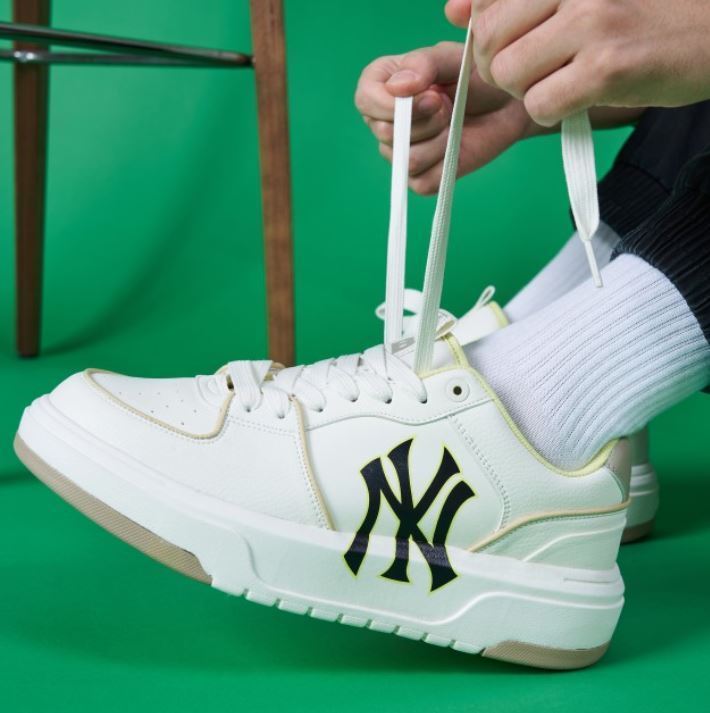 MLB KOREA 韓国 CHUNKY LINER ロゴ 厚底 ダッドスニーカー | Axes Korea