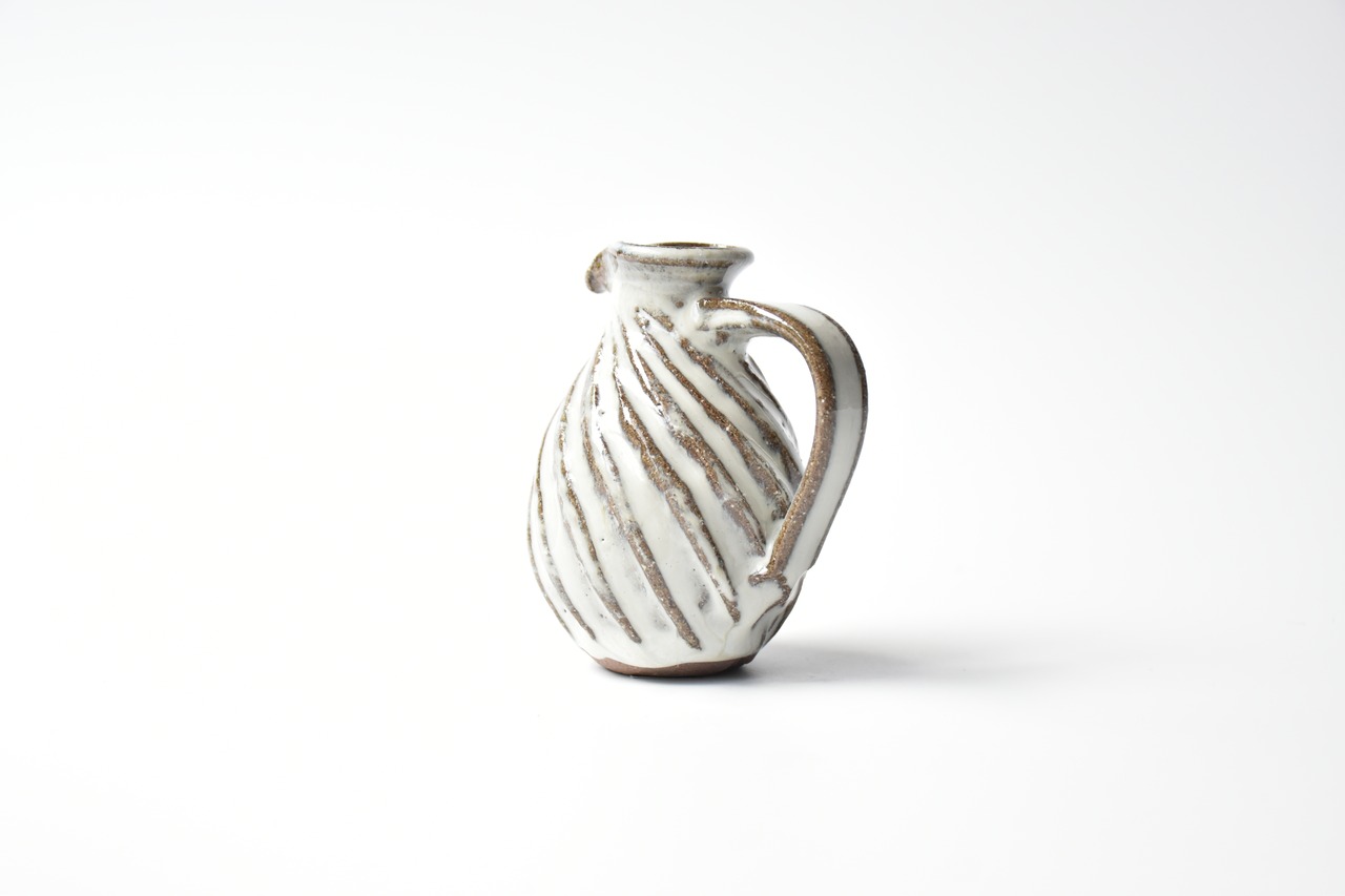 小代瑞穂窯 / 福田るい : ミルクピッチャー 樽型 斜めしのぎ 白
