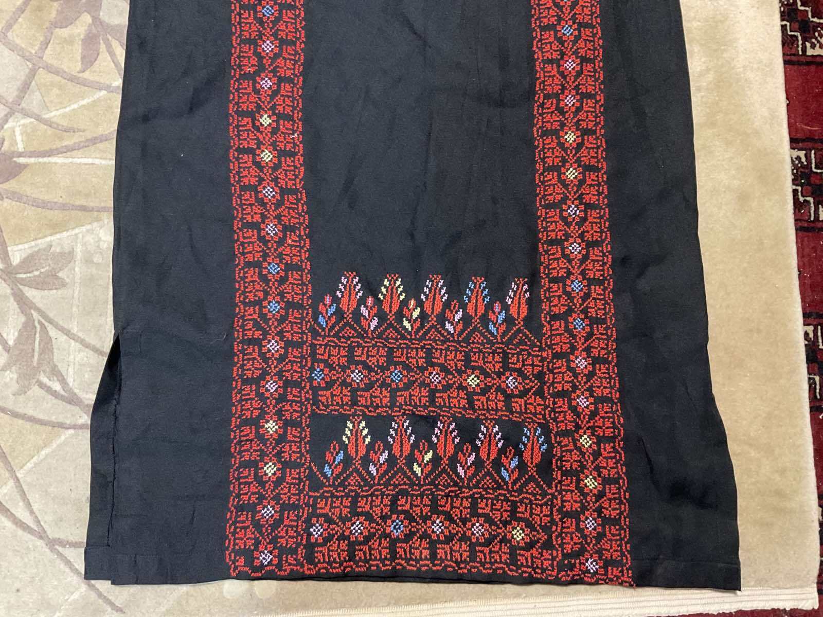 パレスチナ手刺繍カフタンドレスB2400138 | アフガニスタンバザール パレスチナ手刺繍カフタンドレスB2400138 | アフガニスタンバザール