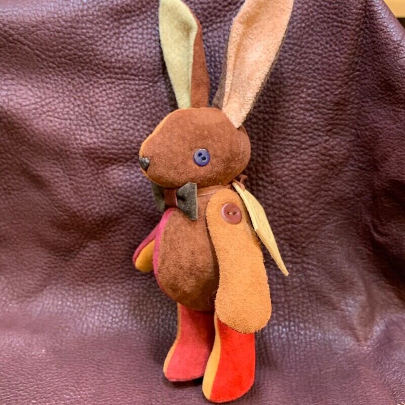 ピッグスウェードベルラビ★端革を使ってアップサイクル「ベルズラビット」写真の1点販売です　秋色のカラフル系