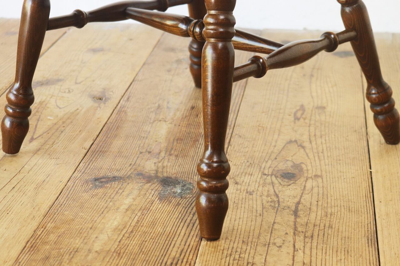 柏木工木製ダイニングチェア　2脚(1 中古 人気 柏木工 ダイニングチェア2脚セット ナラ材 ひじ掛け有