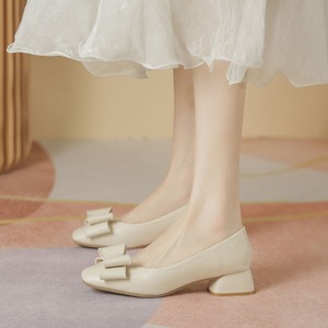 【送料無料】 パンプス 靴 シューズ スクエアトゥ ローヒール レディース リボン 太ヒール チャンキーヒール シンプル カジュアル きれいめ 大人可愛い おしゃれ かわいい お洒落 美脚 脚長 スタイルアップ ブラック 黒 ベージュ 20代 30代 40代 無地 通勤 お出かけ 女子会 デート