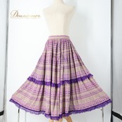 フォークダンス 衣装 スカート グレイ系 レース 花 紫 チロリアン チロルスカート カントリー 落ち着いた色 練習 レッスン ダンス衣装 ふんわり 柔らかい生地 かわいい 華やか 総柄 パープル系