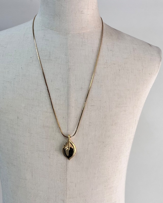 【GIVENCHY】feather necklace