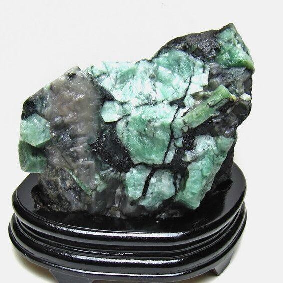 2.1Kg エメラルド 原石 台座付属 一点物 191-580