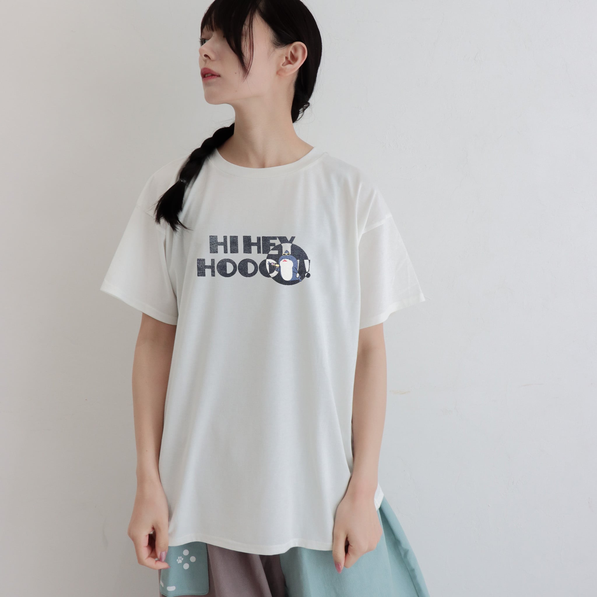TARGET LOCKED – SPY SHARK 狙い撃ち！サメがスパイに⁉尻尾っぽTシャツ