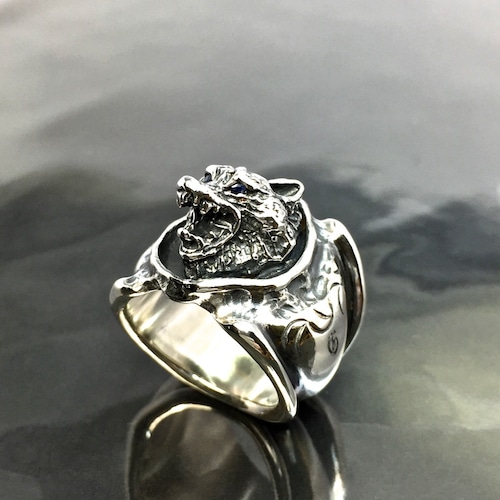 WOLF RING with SAPPHIRE / ウルフリング・サファイアアイズ