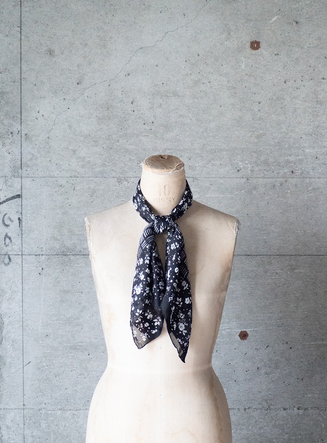 unknown used floral and houndstooth pattern polyester scarf