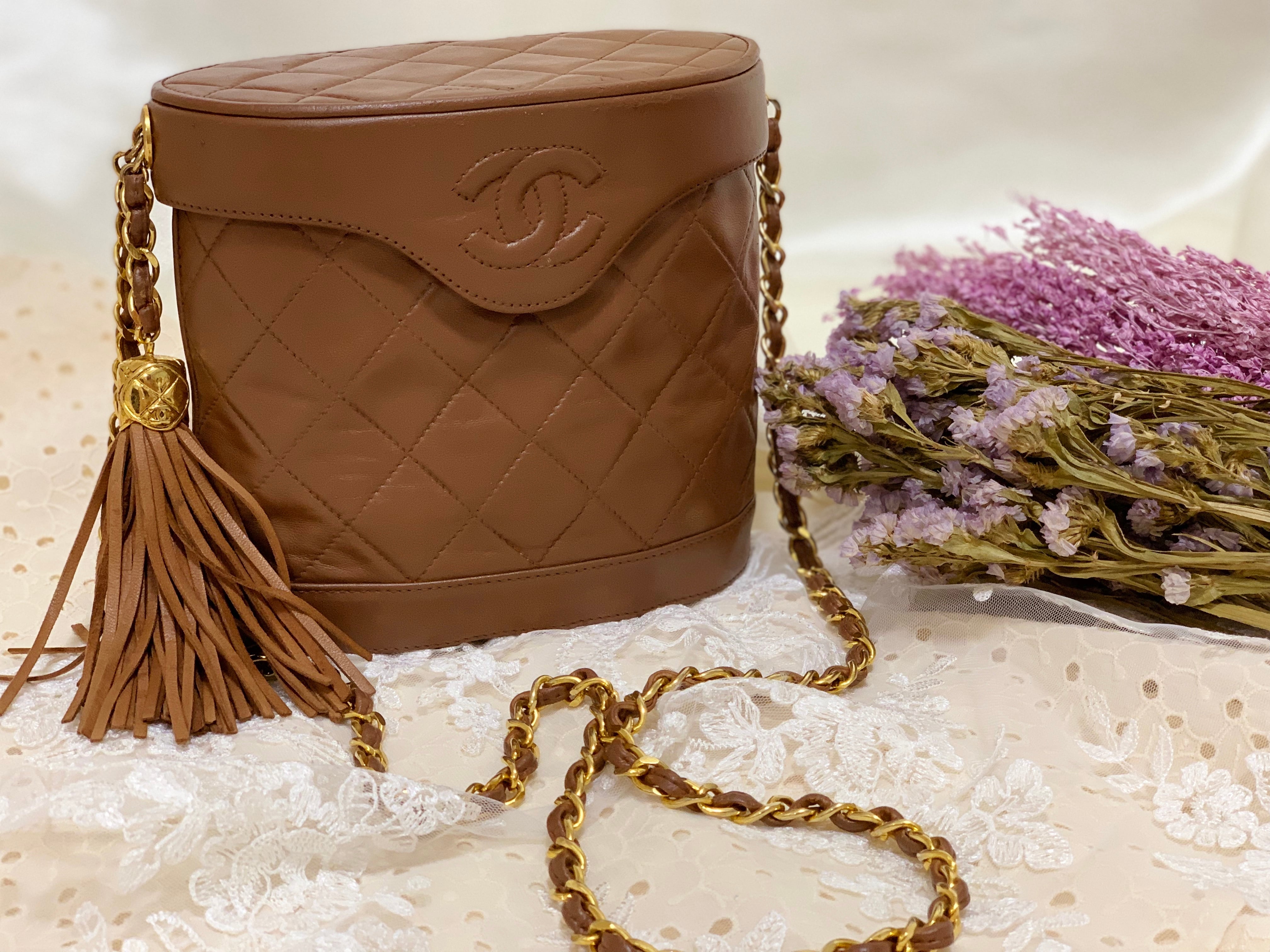 CHANEL ラムスキン マトラッセ 箱型 フリンジ付きチェーンショルダー 