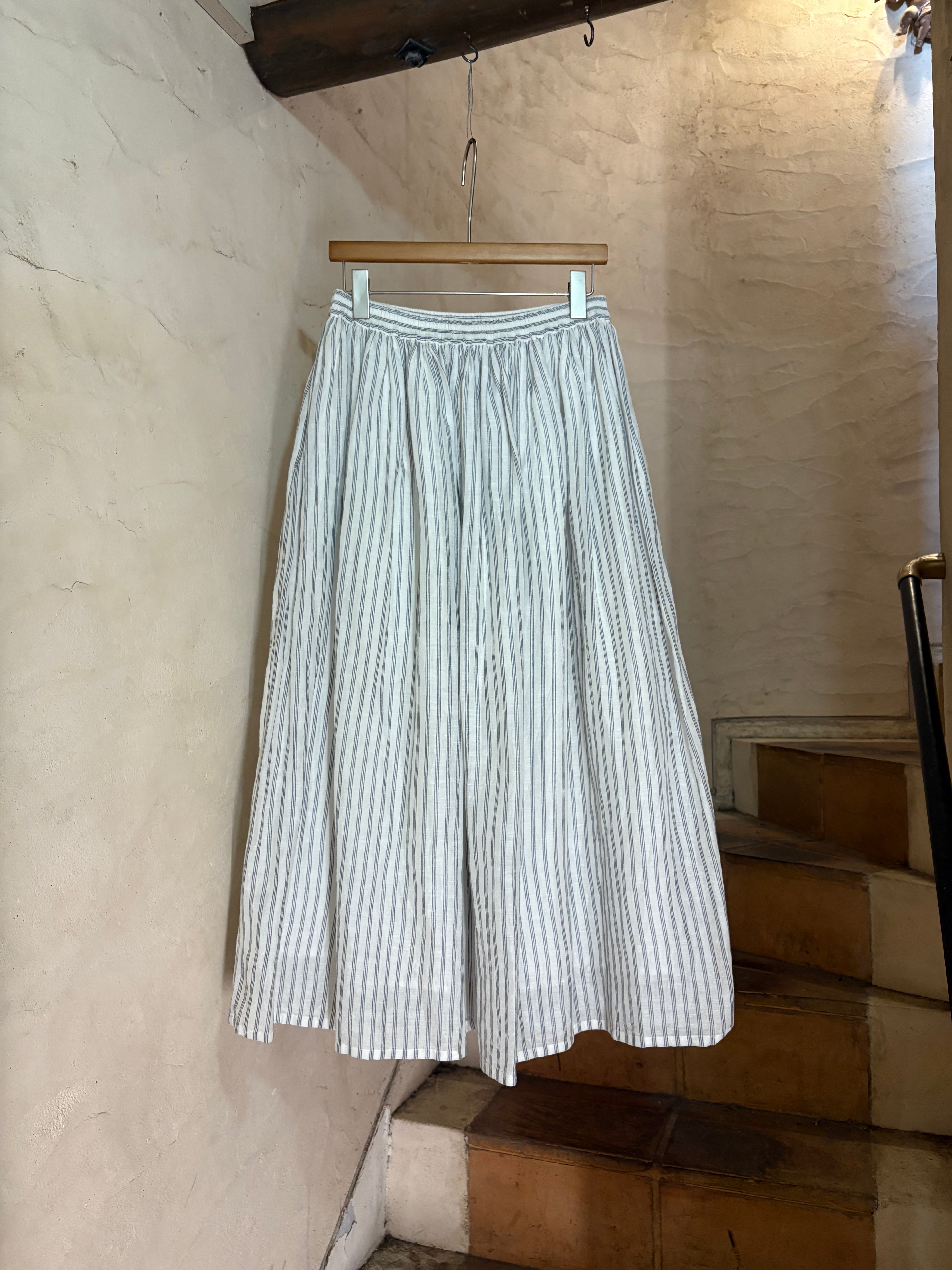 SOIL | 60S AUTO-LOOM COTTON LINEN STRIPE GATHERED SKIRT-off white navy stripe