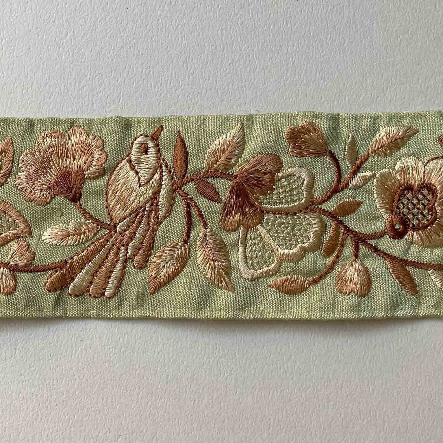 再入荷〉花を眺める鳥模様のインド刺繍リボン（50cm〜） | Dua