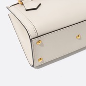 GUCCI ダイアナ ミニ ショルダーバッグ ホワイト