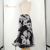 社交ダンス 衣装 スカート レッスンウェア ブラック系 ホワイト系 グレイ系 黒 白 灰色 チュール 透け感 シースルー 光沢感 バラ柄 花柄 植物柄 フレア ふんわり 軽やか 華やか かわいい おしゃれ 上品 大人っぽい ダンス 練習 レッスン ダンス衣装 練習着