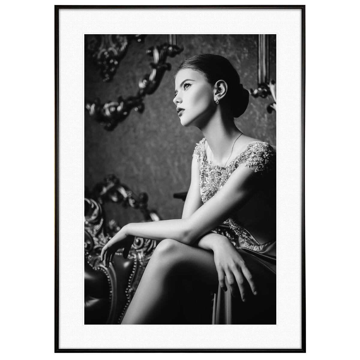 人物写真 椅子に座って窓の外を見る女性 インテリアモノクロアートポスター額装 AS2226