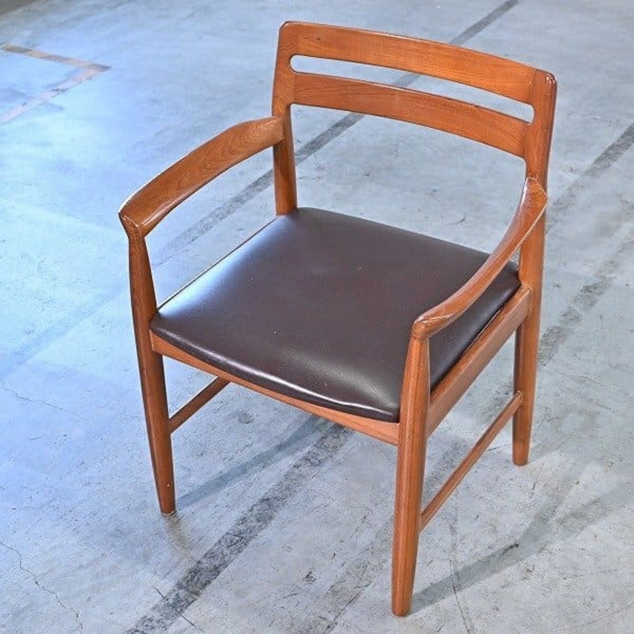 北欧デンマーク製 BRAMIN社 Henry Walter Klein チーク無垢材 ダイニングチェアd 椅子 削り出し アーム ヘンリーウォルタークライン【中古家具/中古インテリア/USED家具ユーズド家具/リサイクル】