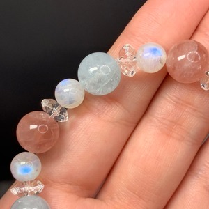 ホワイトラブラドライト×ディープローズ×アクアマリン♪デザインブレスレット