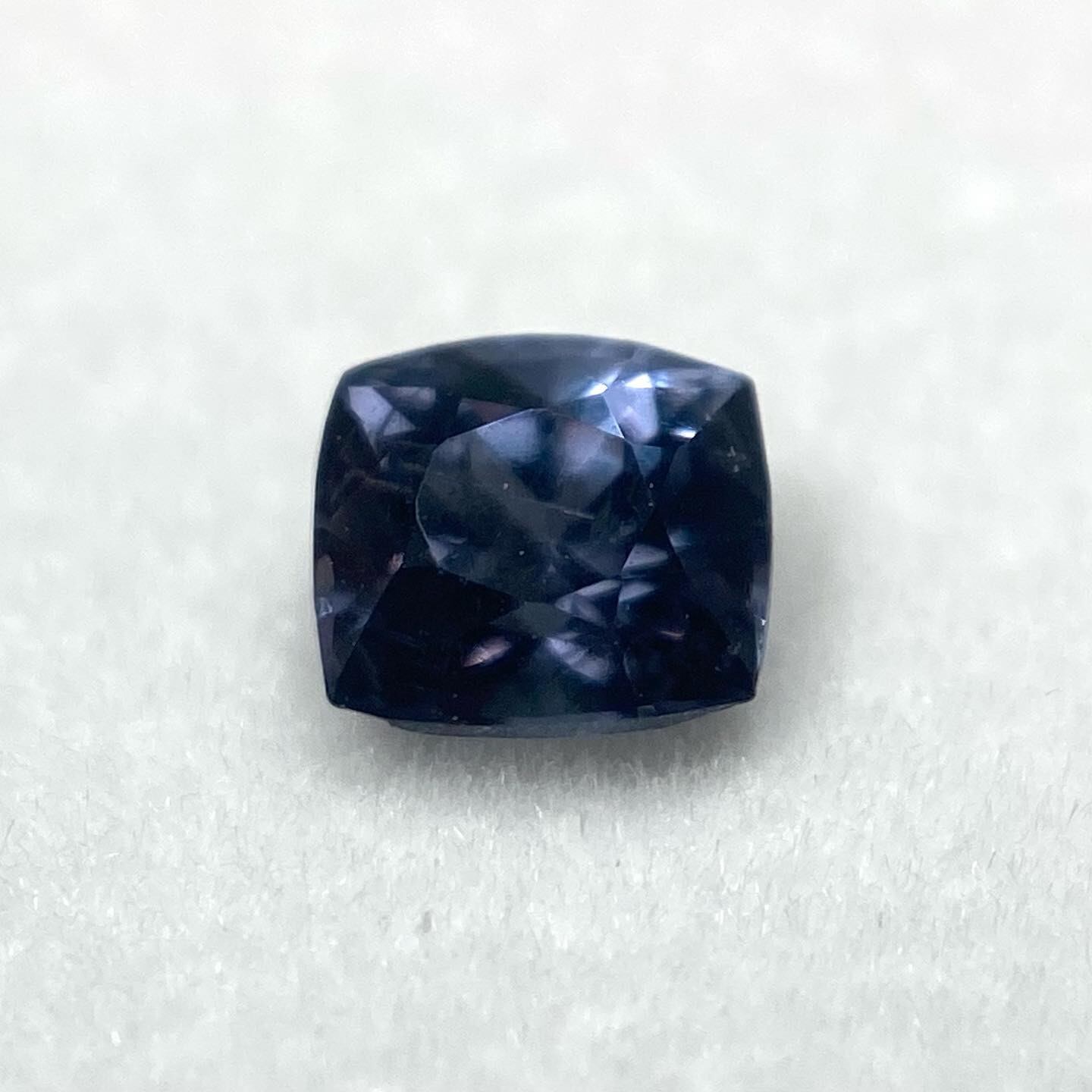 ミステリアスな3変幻　ベキリーブルーガーネット