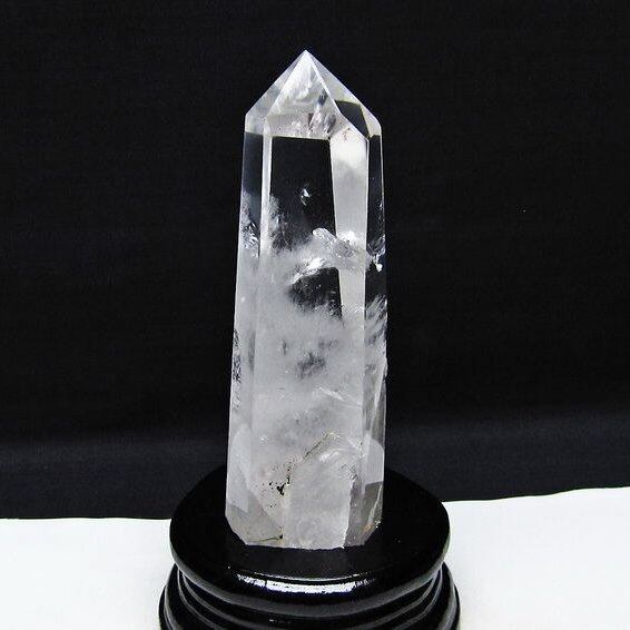 水晶 六角柱 虹入り 水晶 ポイント 台座付属 置物 原石 一点物 152-4500