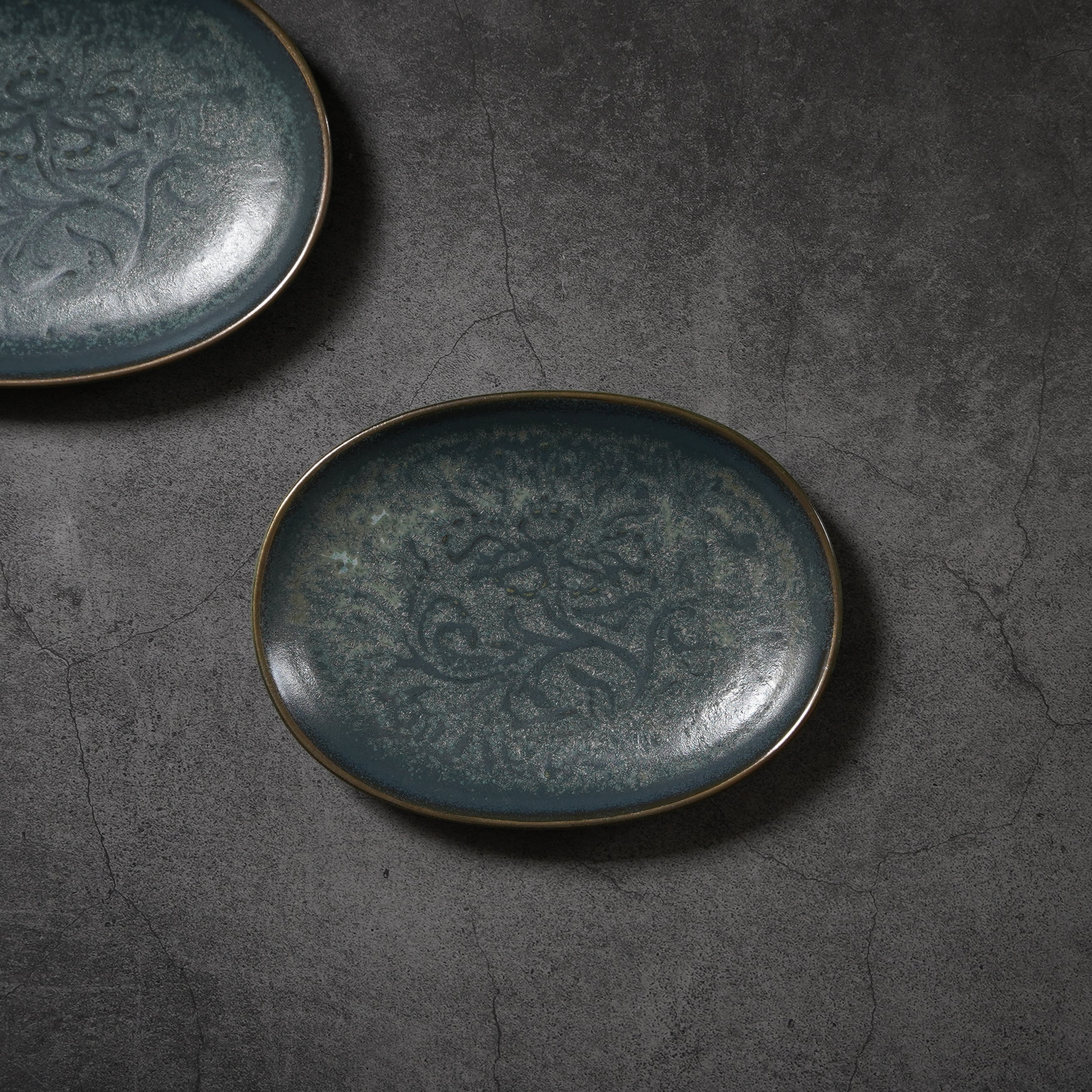 老竹渕金唐草彫小判皿