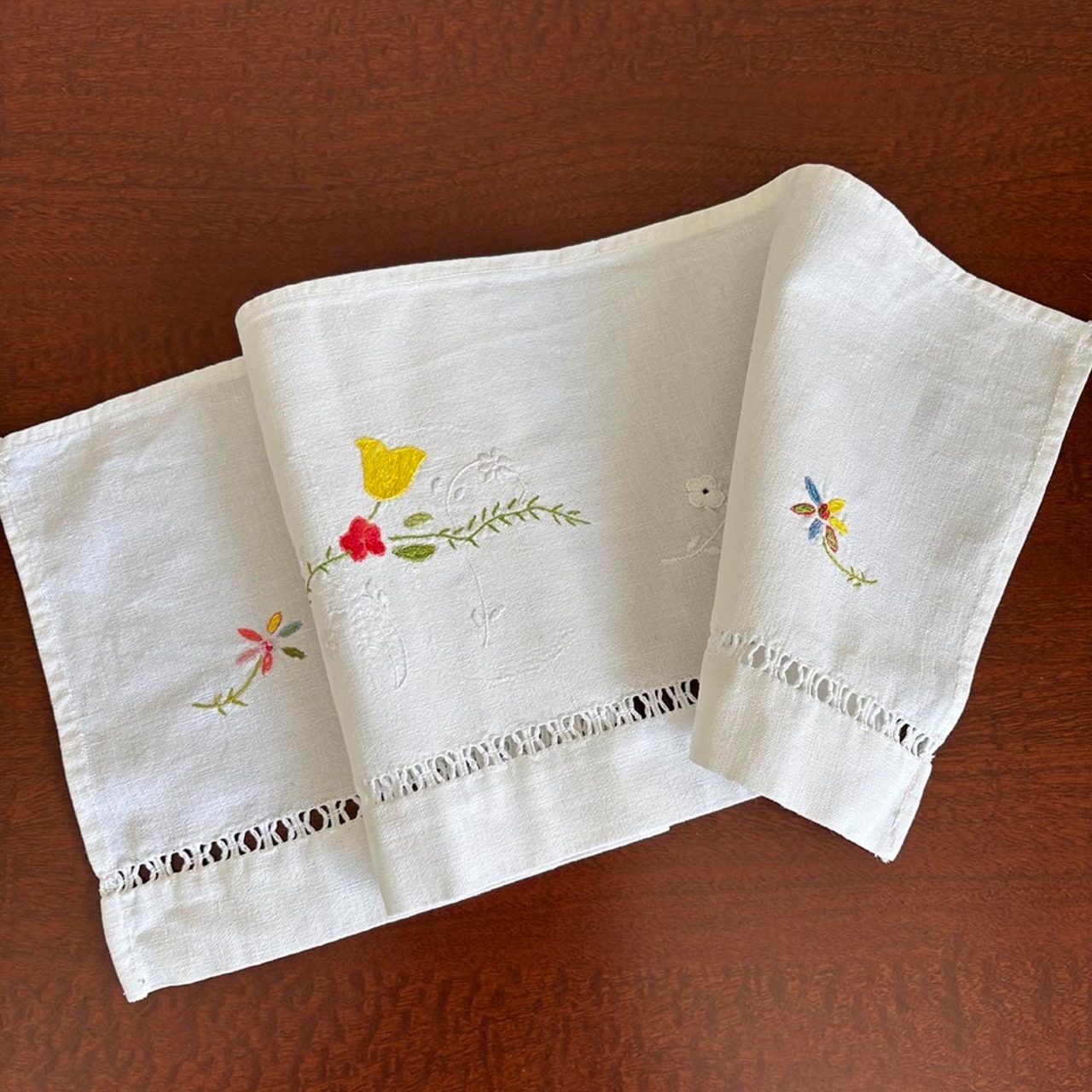刺繍　棚飾り　白糸刺繍　色刺繍　ハンドメイドインテリア　野花　12clek23-2