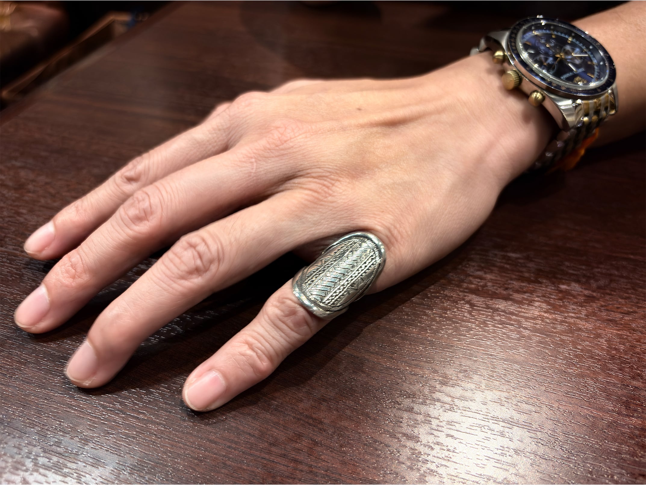 トゥアレグ シルバーリング｜手元に存在感を与える一点もの・大きめ