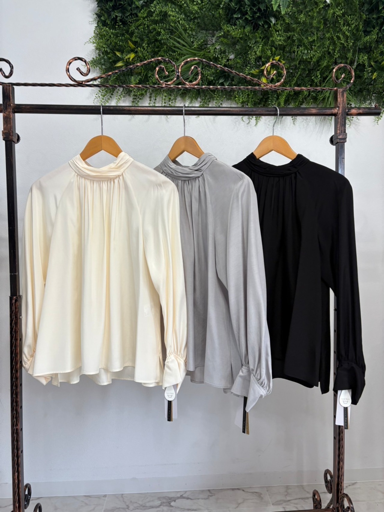 ROBE ツイストネックギャザーブラウス　532435