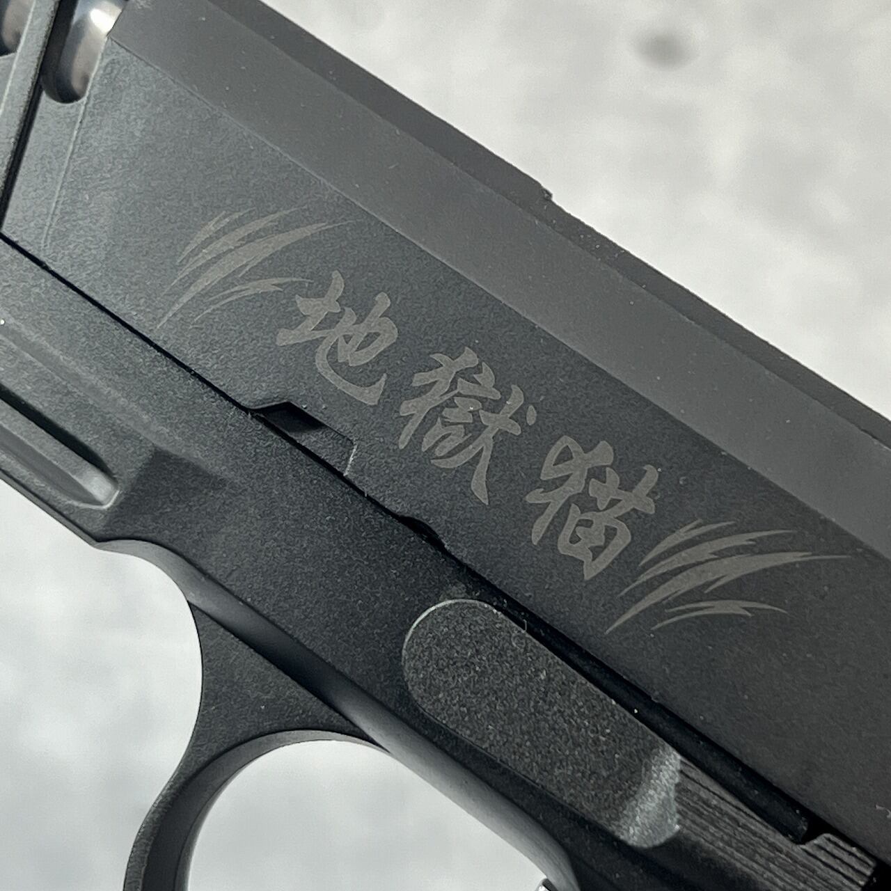 custom】CARBON8 HELLCAT 4.3 CO2 ブローバック AIMY＆地獄猫刻印