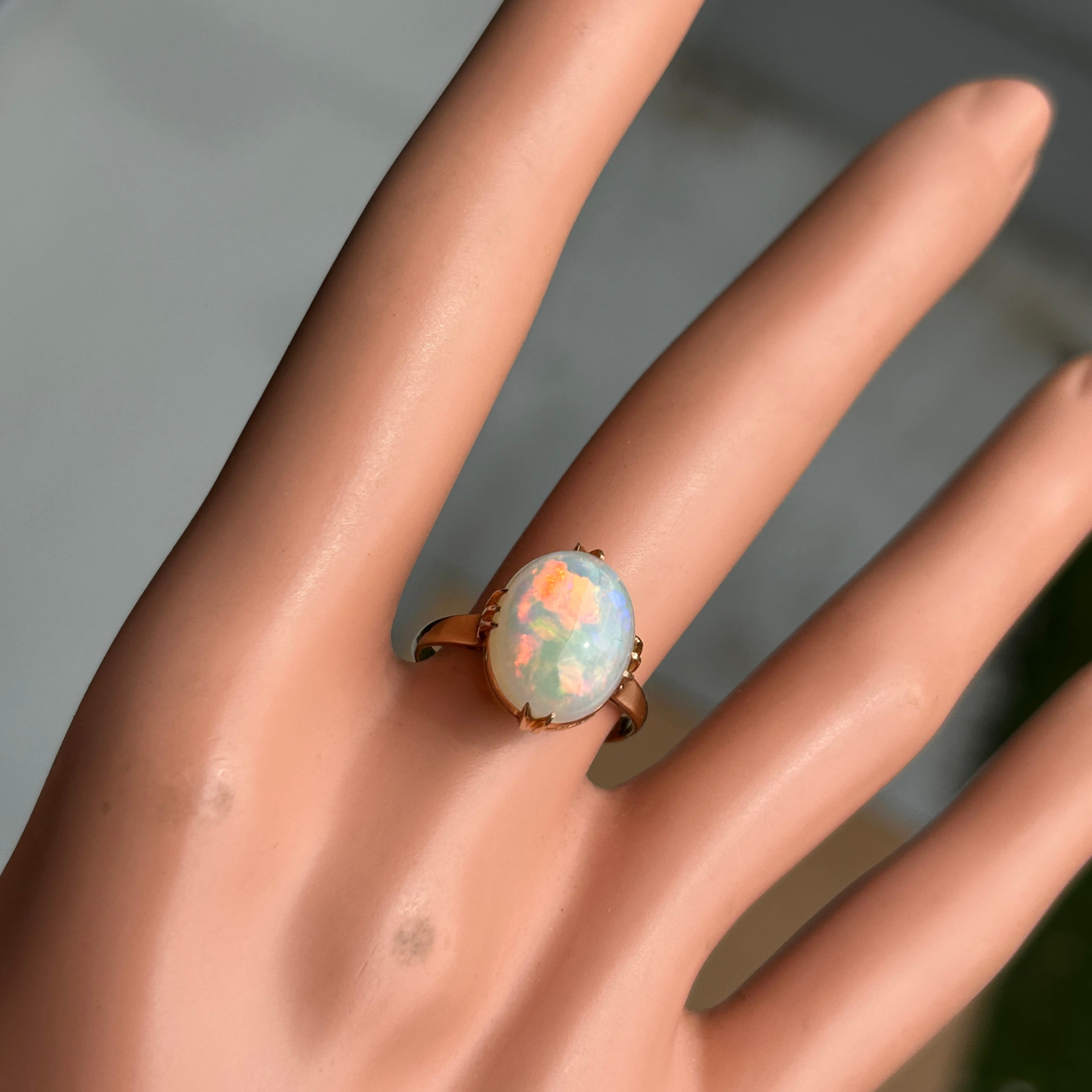 ヴィンテージ　K18　千本すかし端正なホワイトオパールのリング