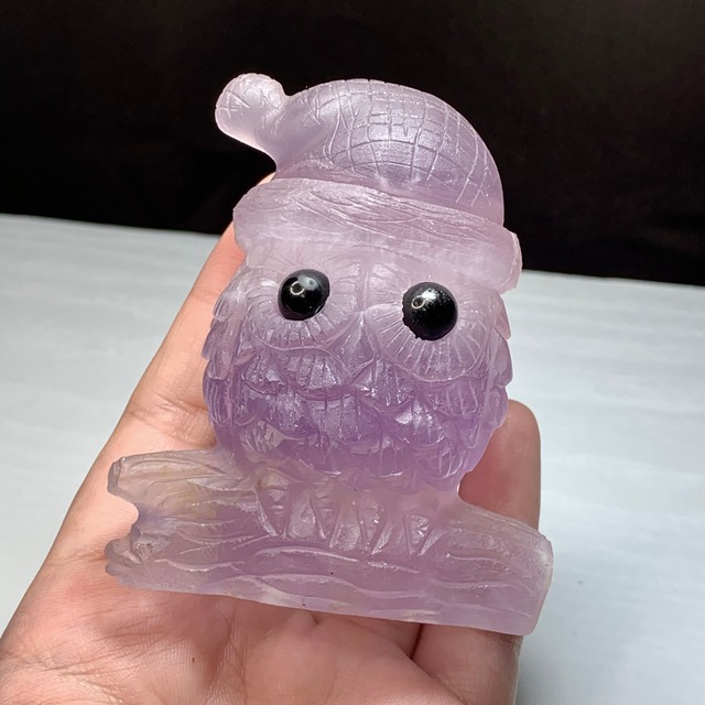 11.帽子をかぶった色合い美しいフローライト・フクロウ