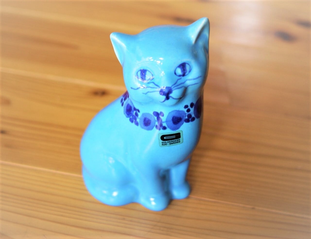 ヘレンド 猫(ミニ) グルーミングキャット 黒色の鱗模様 金彩仕上げ 