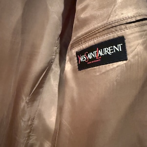 【USED ITEM】【Yves Saint-Laurent】ノッチドラペル2Bジャケット MADE IN FRANCE.
Col: BEIGE系.