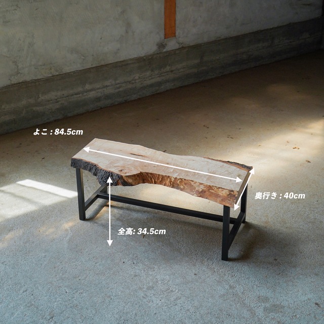 楓の一枚板テーブル シンプルかつコンパクトサイズ