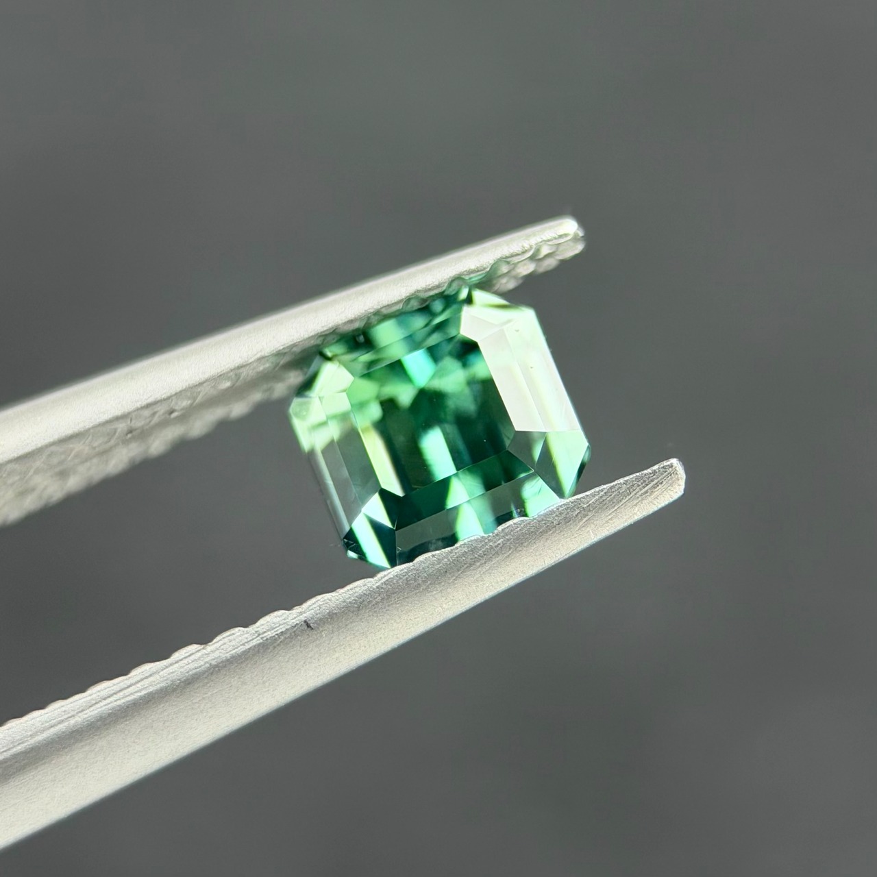 特別企画 [4] トルマリン 4.9x4.8mm, 0.75ct, アフガニスタン産