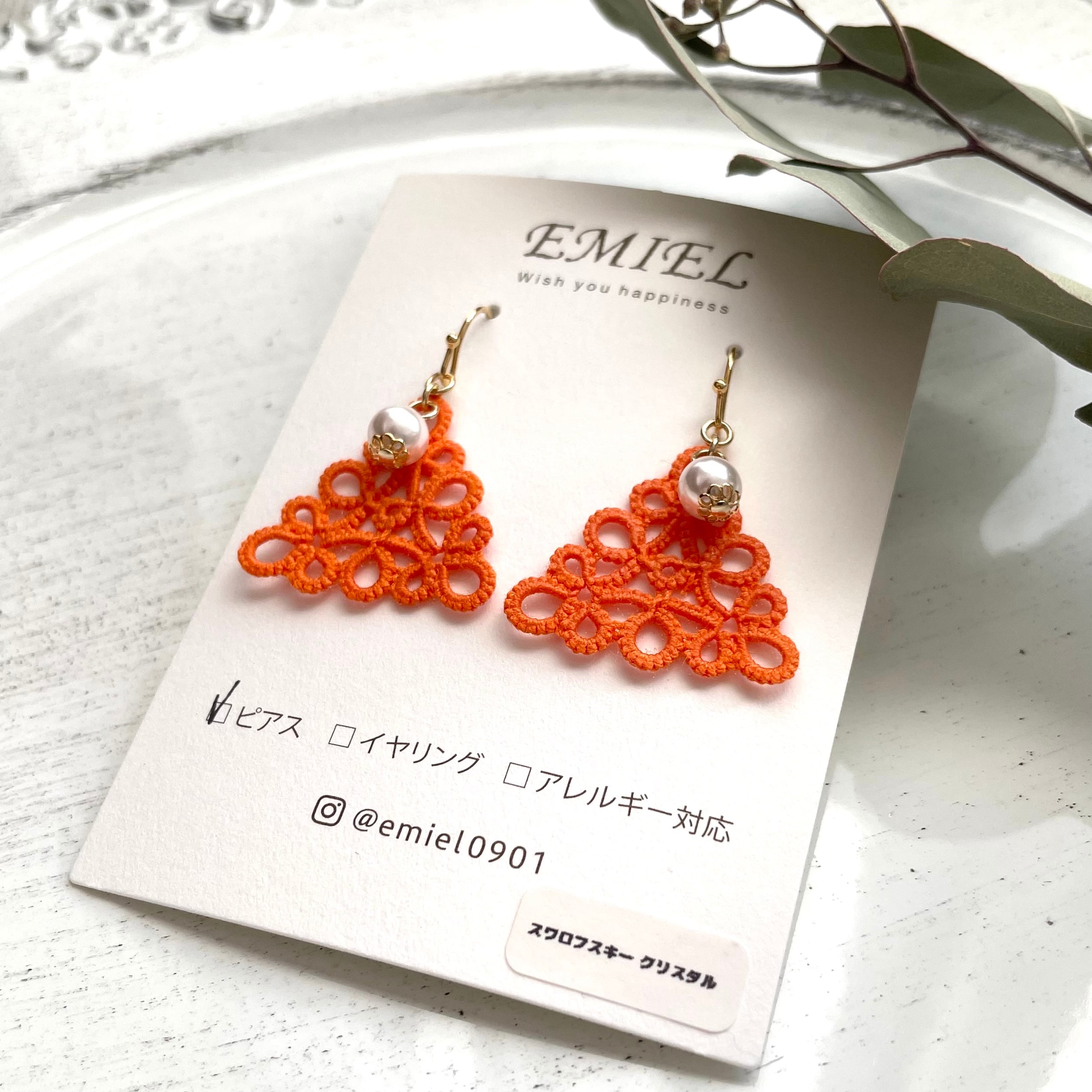 三角モチーフ*橙色タティングレースのピアス・イヤリング