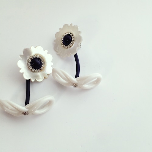 《再入荷》Shell flower pierce/earrings （MONO）