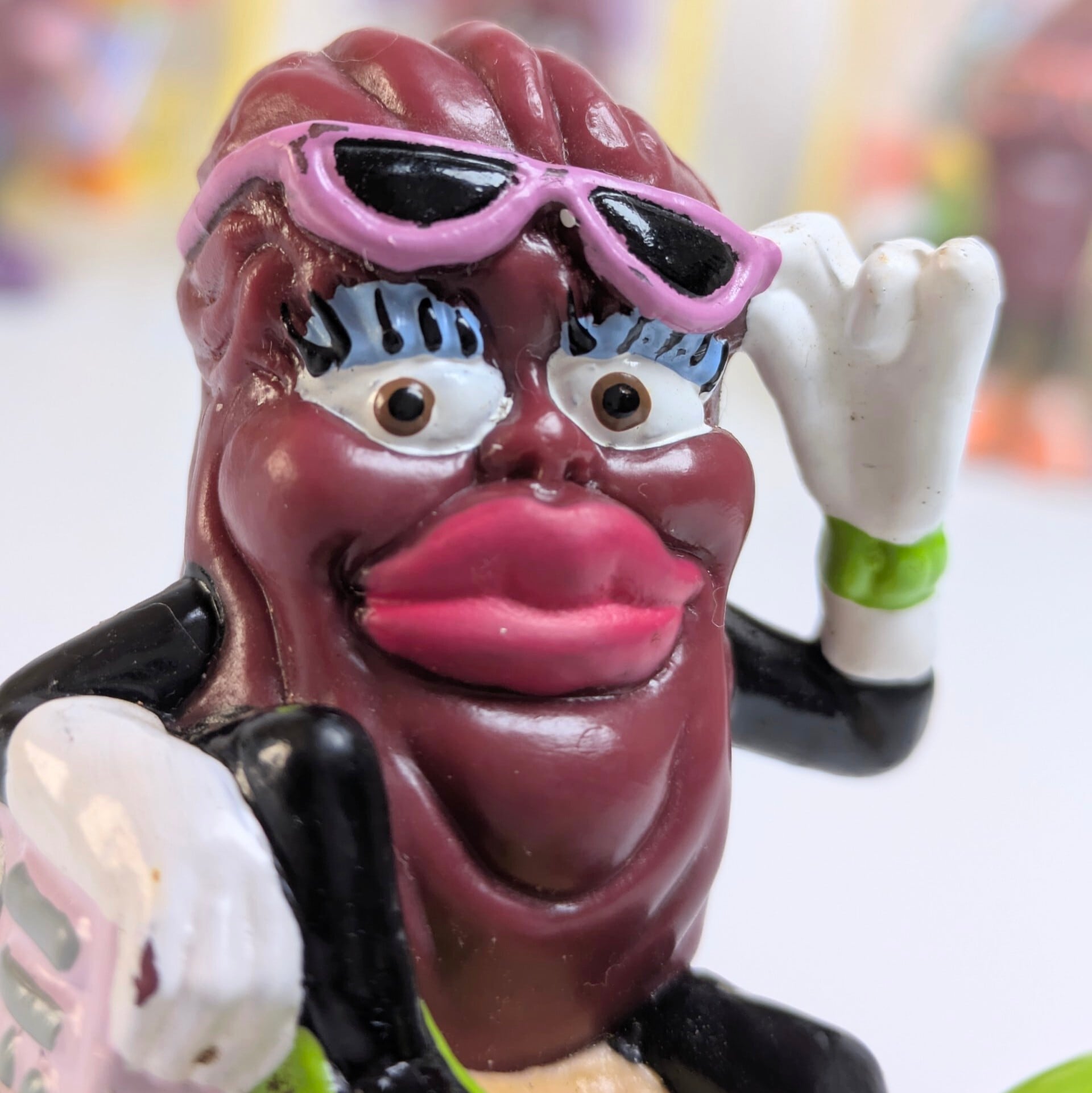 ☆ VINTAGE 1988 ☆ 【 California Raisins（カリフォルニアレーズン）】『 BEACH / ビーチ 日光浴 』 PVC フィギュア ビンテージトイ 〚アメリカン雑貨 アメトイ〛