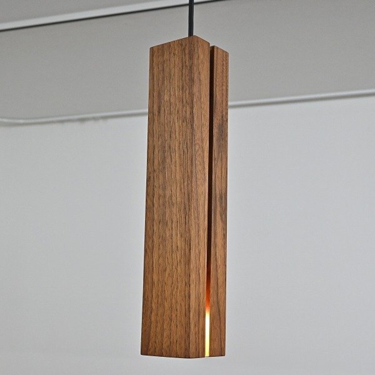 2are3「Solid Pendant Lamp」ペンダントランプ A ウォールナット 無垢材 丹羽望 ダイニング 照明 カウンター ツーアースリー ソリッド【中古家具/中古インテリア/USED家具ユーズド家具/リサイクル】