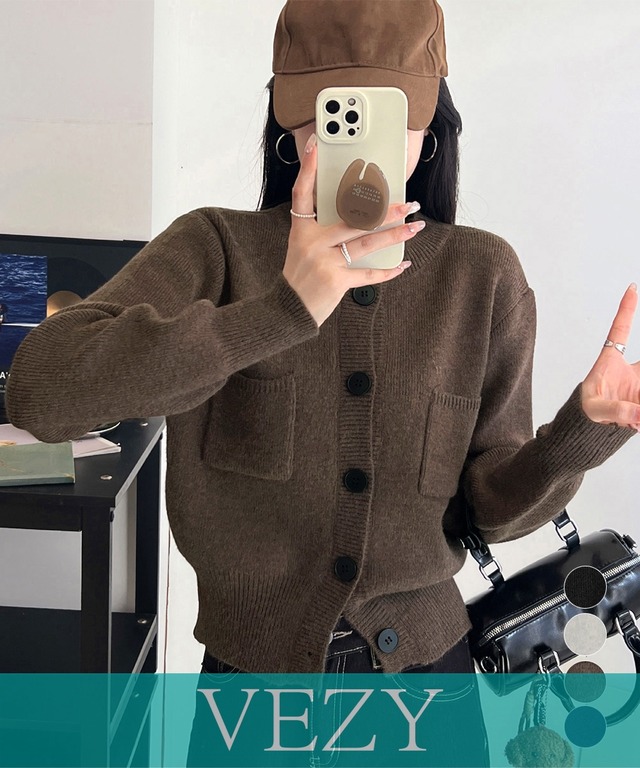 ショート丈ニットカーディガンポケット付き 大きめボタンニットセーター 秋冬 無地羽織り着回し トレンド きれいめカジュアル 大人ニットアウター 韓国風 ニット トップス セーター VEZY ベジー ItemNo.【23260328 】