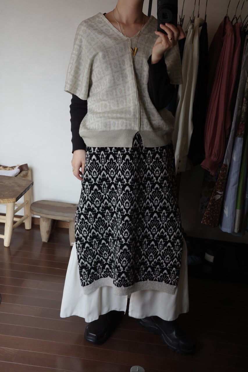 YUKI SHIMANE Planet flower Jacquard Knit Sleeveless top - BEIGE  